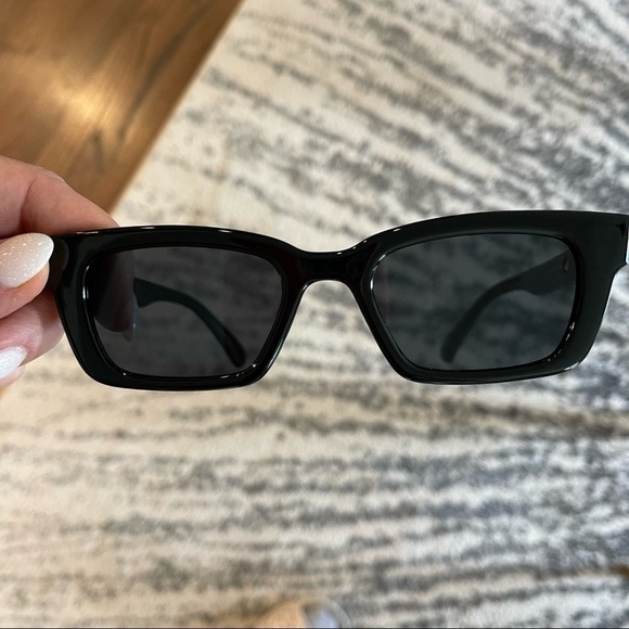 𝅺new Madison Avenue blogger sunglasses - Picture 5 of 7